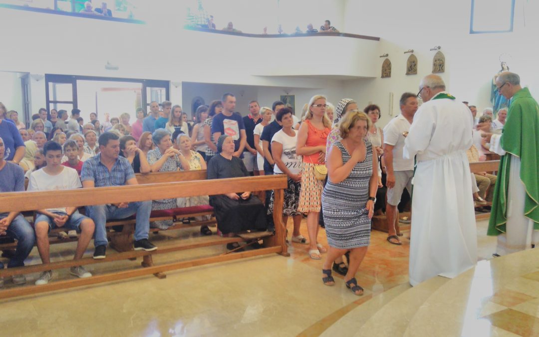Nedjeljna sveta misa u viniškoj župnoj crkvi