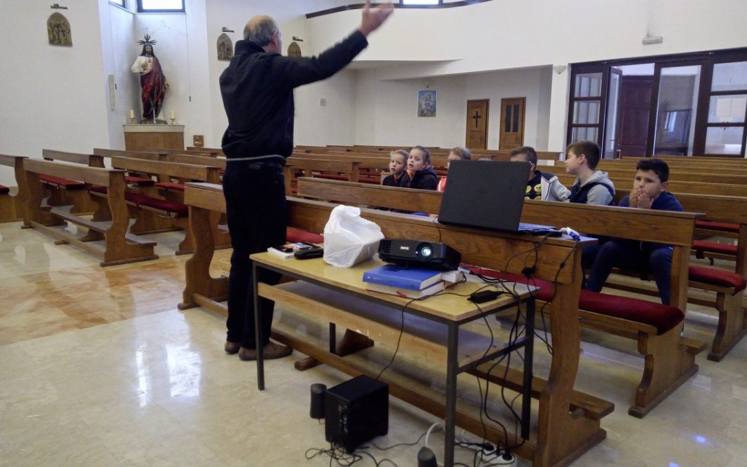 Vjeronauk za prvopričesnike uz novu informatičku opremu
