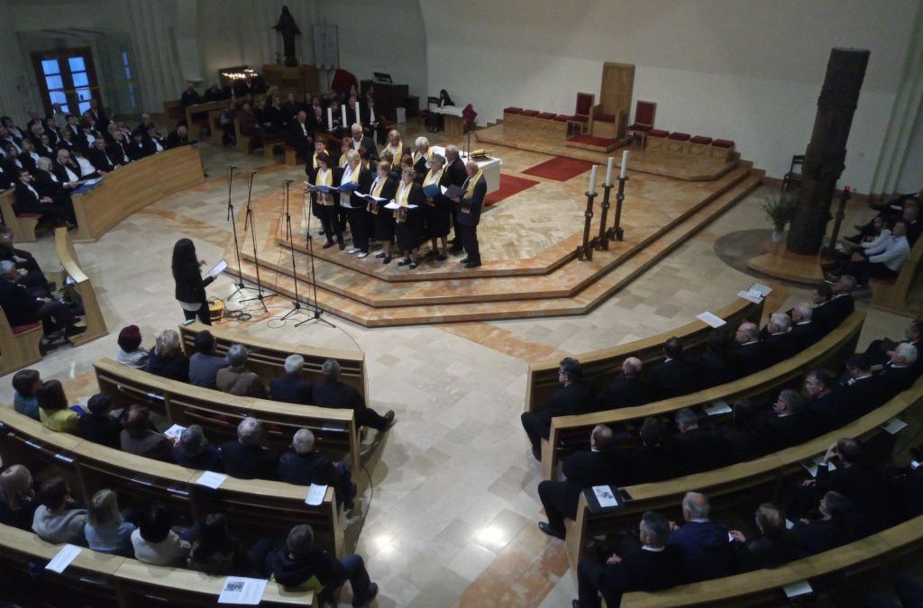 Nastup viniškog župnog zbora na smotri korizmenih pučkih napjeva “Puče moj”
