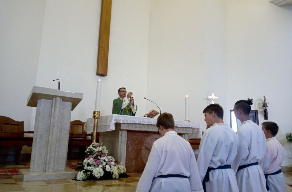 Prva nedjeljna sv.misa novog župnika don Zdravka Vučak u viniškoj župi