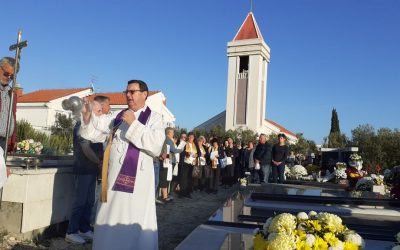 Odrješenje na mjesnom groblju Pišćine – Vinišće