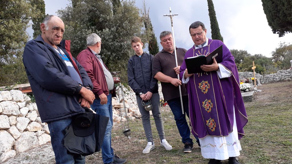 Odrješenje na groblju Oriovica