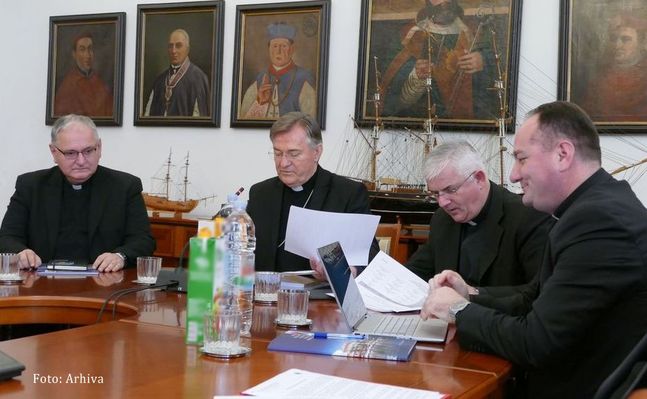 Pismo biskupa Splitske metropolije svećenicima i vjernicima o slavljenju svetih misa i drugih liturgijskih slavlja u vrijeme straha i nevjere zbog COVID19