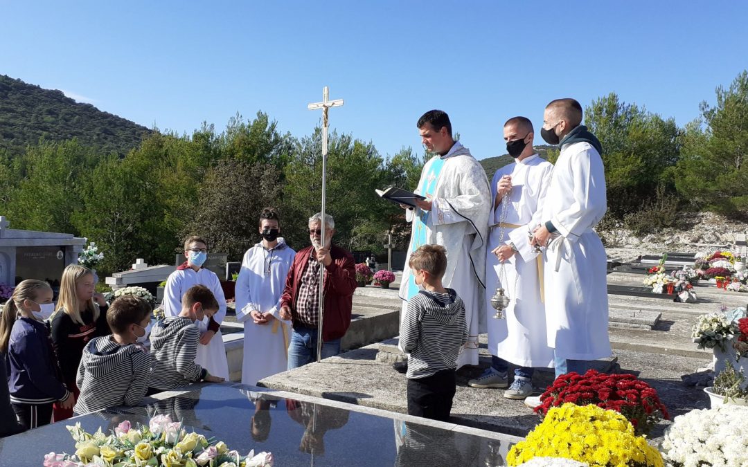 Odrješenje na groblju Pišćine – Vinišće