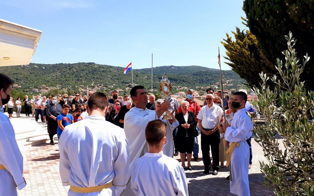 TIJELOVO – Svečana sveta misa i procesija oko crkve