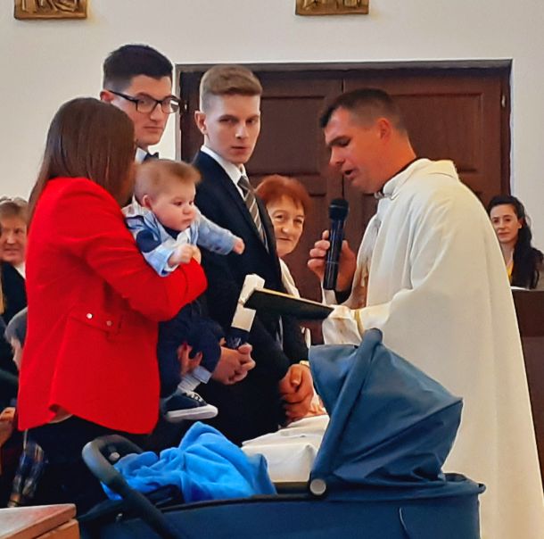 SVEČANA USKRSNA MISA / KRŠTENJE MALOG NOELA / PREDSTAVLJANJE KRIZMANIKA