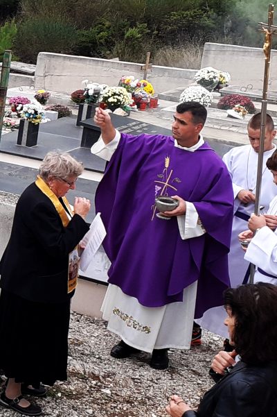 MISA ZA DUŠE POKOJNIH I ODRJEŠENJE NA GROBLJU PIŠĆINE