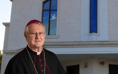 Splitsko-makarski nabiskup mons. Zdenko Križić u posjetu Vinišću. Njegov dolazak je popraćen crkvenim zvonima.