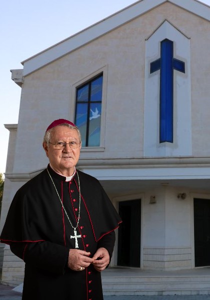 Splitsko-makarski nabiskup mons. Zdenko Križić u posjetu Vinišću. Njegov dolazak je popraćen crkvenim zvonima.